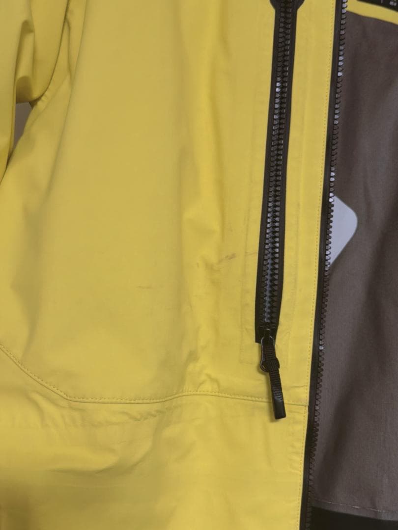 「訳あり」VOLCOM GORE-TEX イエロー スノーボードジャケット M