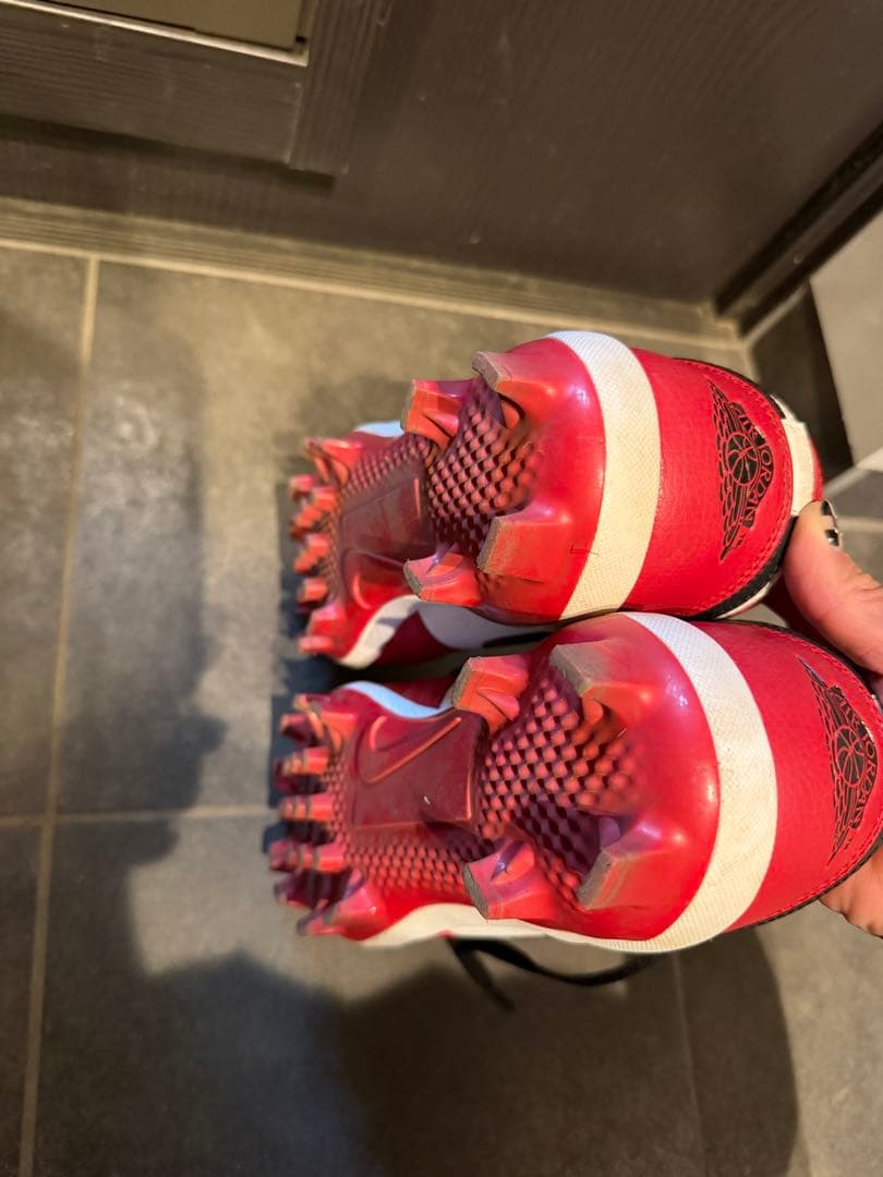 Nike Air 赤白スパイクシューズ　jordan