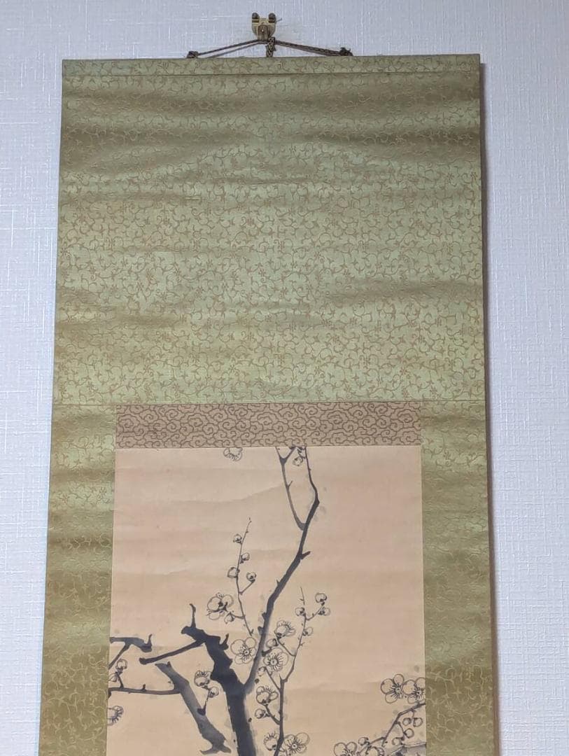 【真作】掛軸　梅花鴛鴦図　優雅な花鳥画　静謐な冬景色を描く花鳥図　共箱入　V19