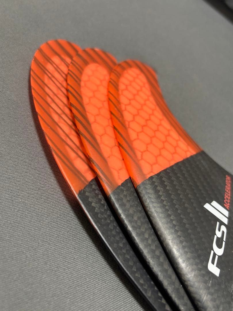 FCS2 トライフィンセット ACCELERATOR M サイズ カーボン 美品
