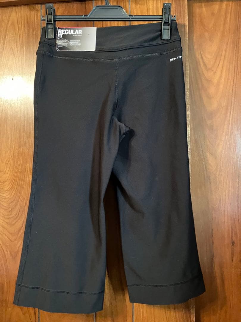 ナイキ　新品未使用　レギンス　ヨガ　黒　日本セット　海外購入