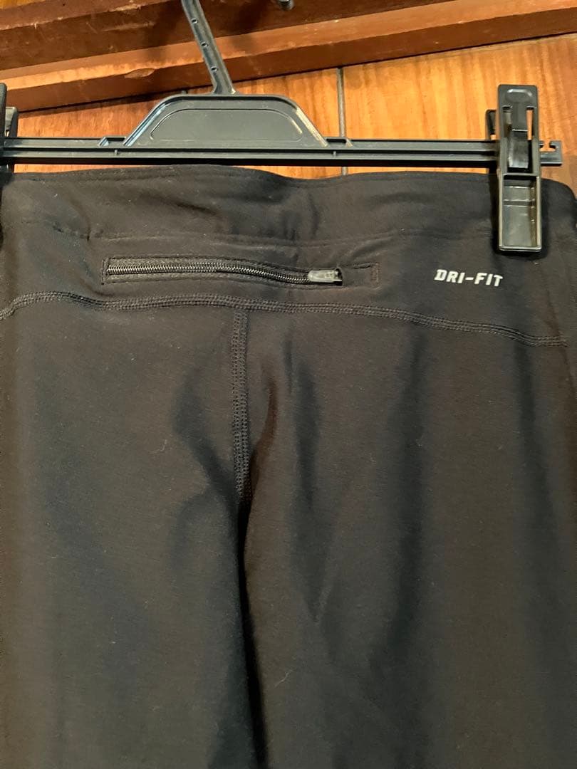 ナイキ　新品未使用　レギンス　ヨガ　黒　日本セット　海外購入