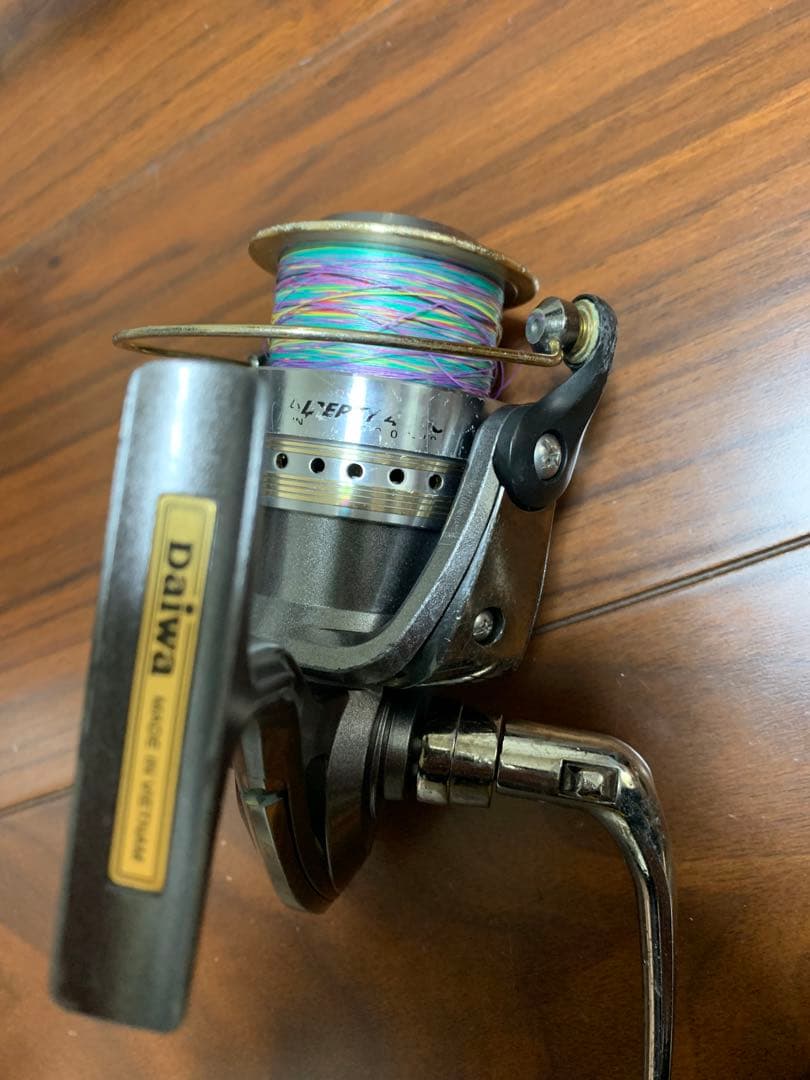 Daiwa スピニングリール マルチカラー　4000番