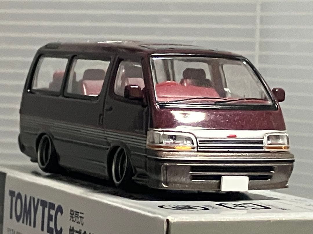 トミカリミテッド　トヨタ　ハイエース　改造