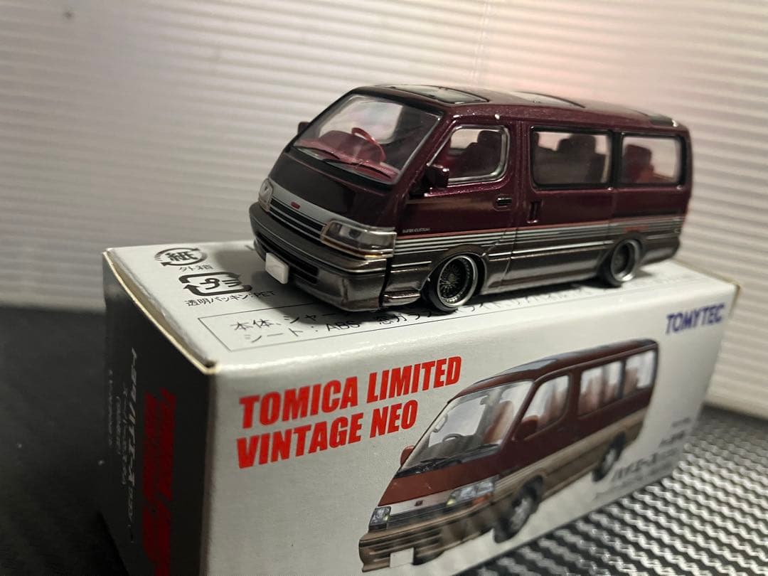 トミカリミテッド　トヨタ　ハイエース　改造
