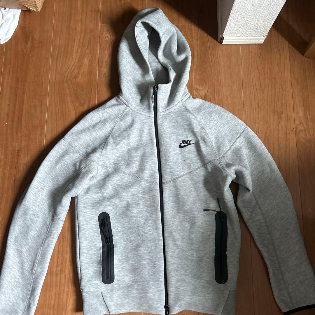 NIKE テックフリース グレー パーカーのみ