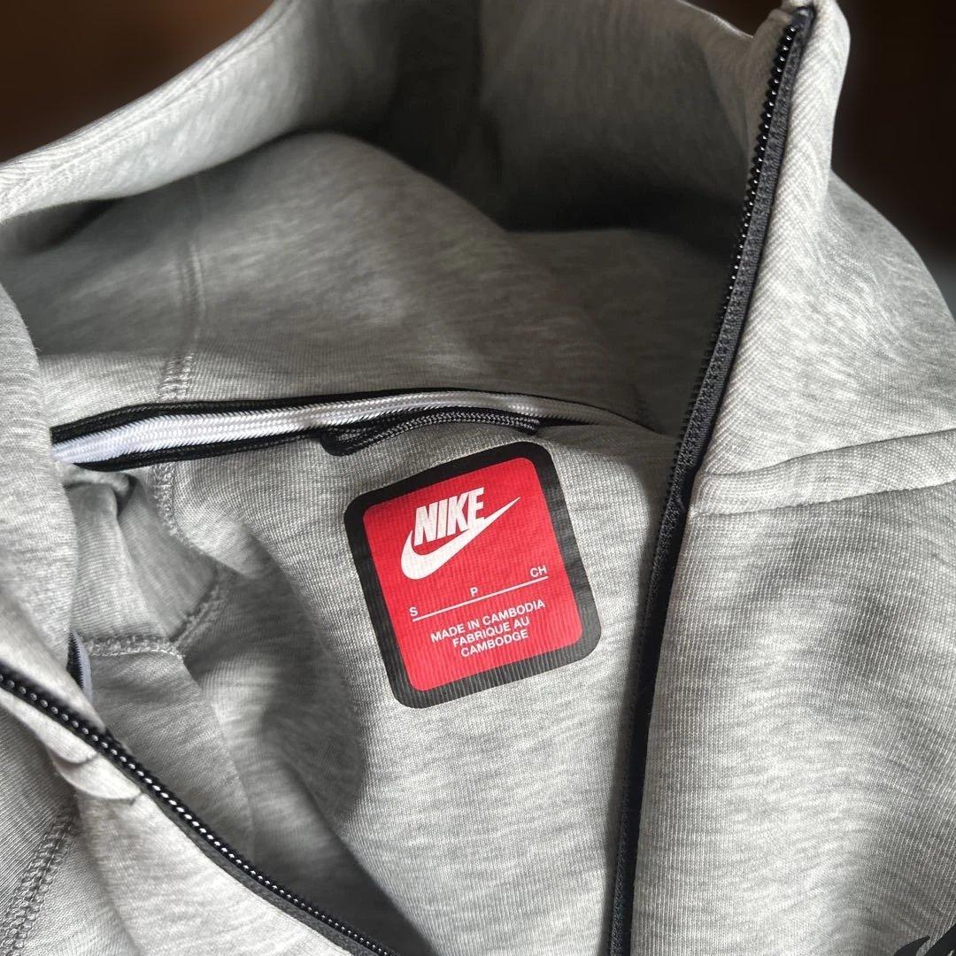 NIKE テックフリース グレー パーカーのみ