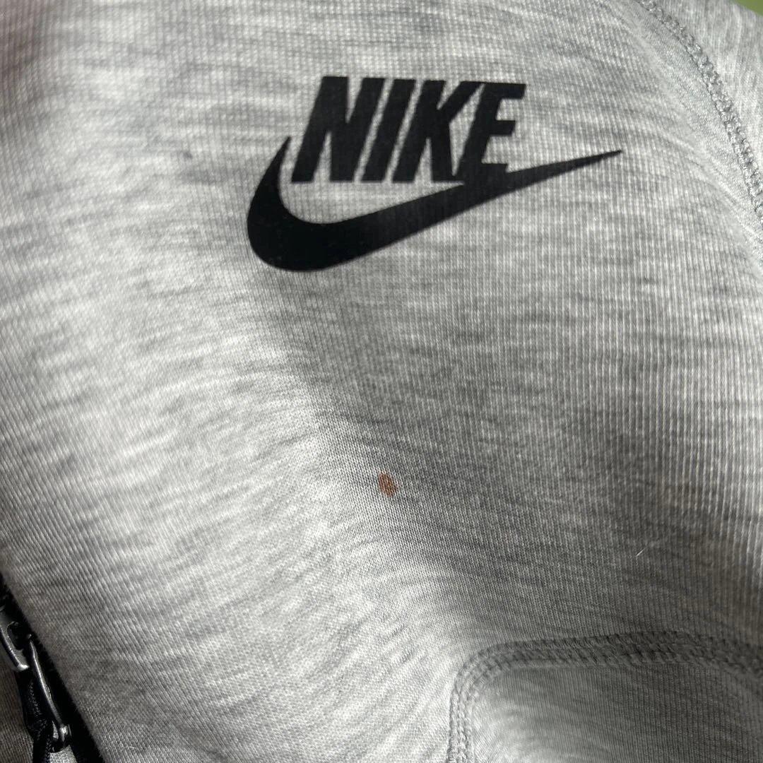 NIKE テックフリース グレー パーカーのみ