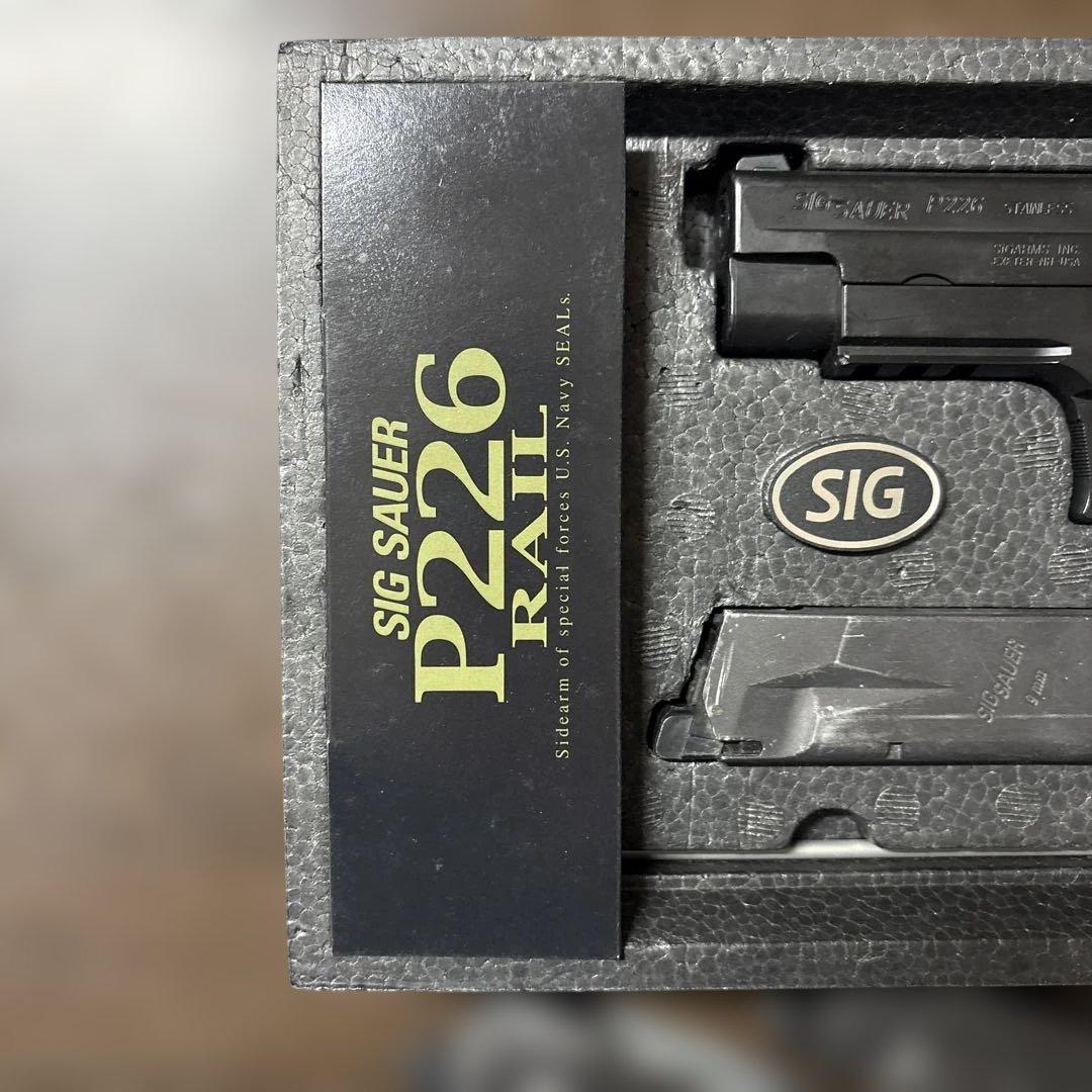 SIG SAUER P226 RAIL ガスガン マガジン付き