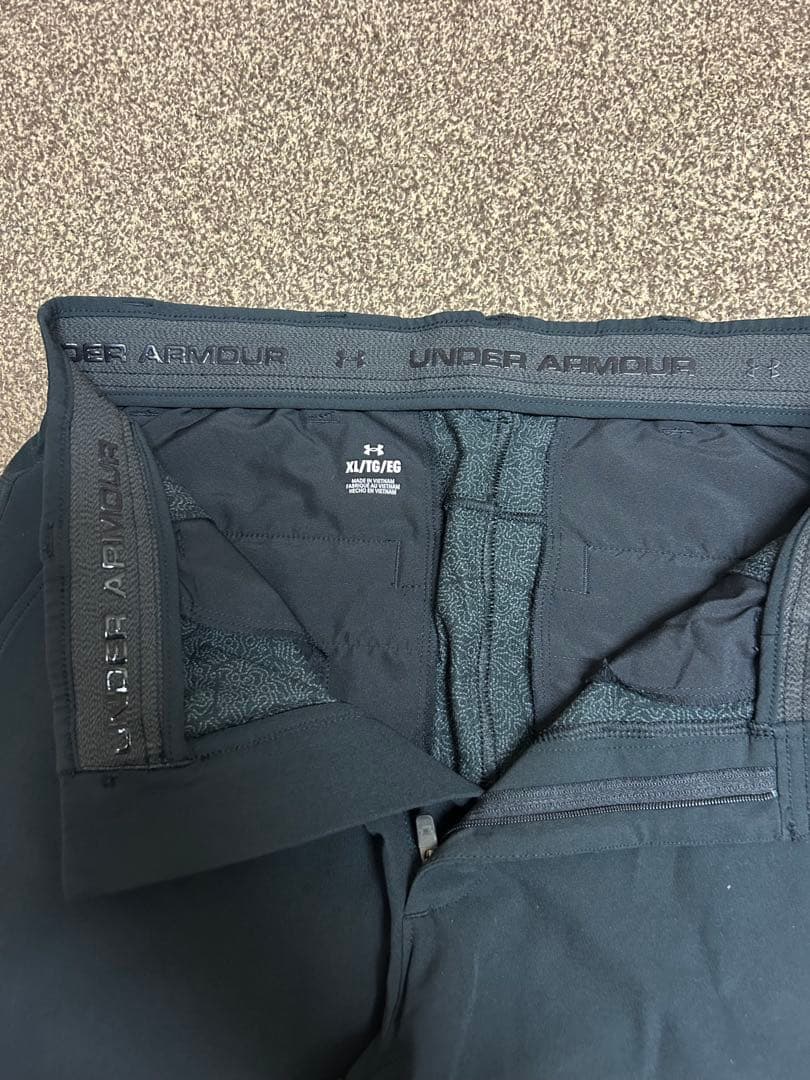 【最終値下げ】 UNDER ARMOUR ゴルフパンツ　ブラック　 XL