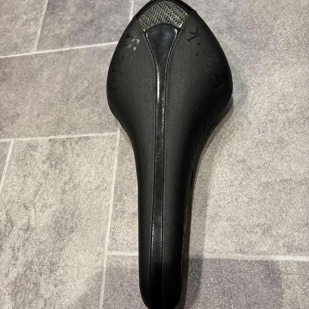 fi'zi:k フィジーク fizik アリオネ ARIONE カーボン
