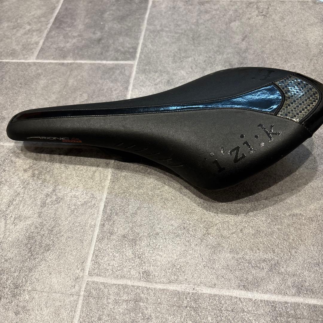 fi'zi:k フィジーク fizik アリオネ ARIONE カーボン
