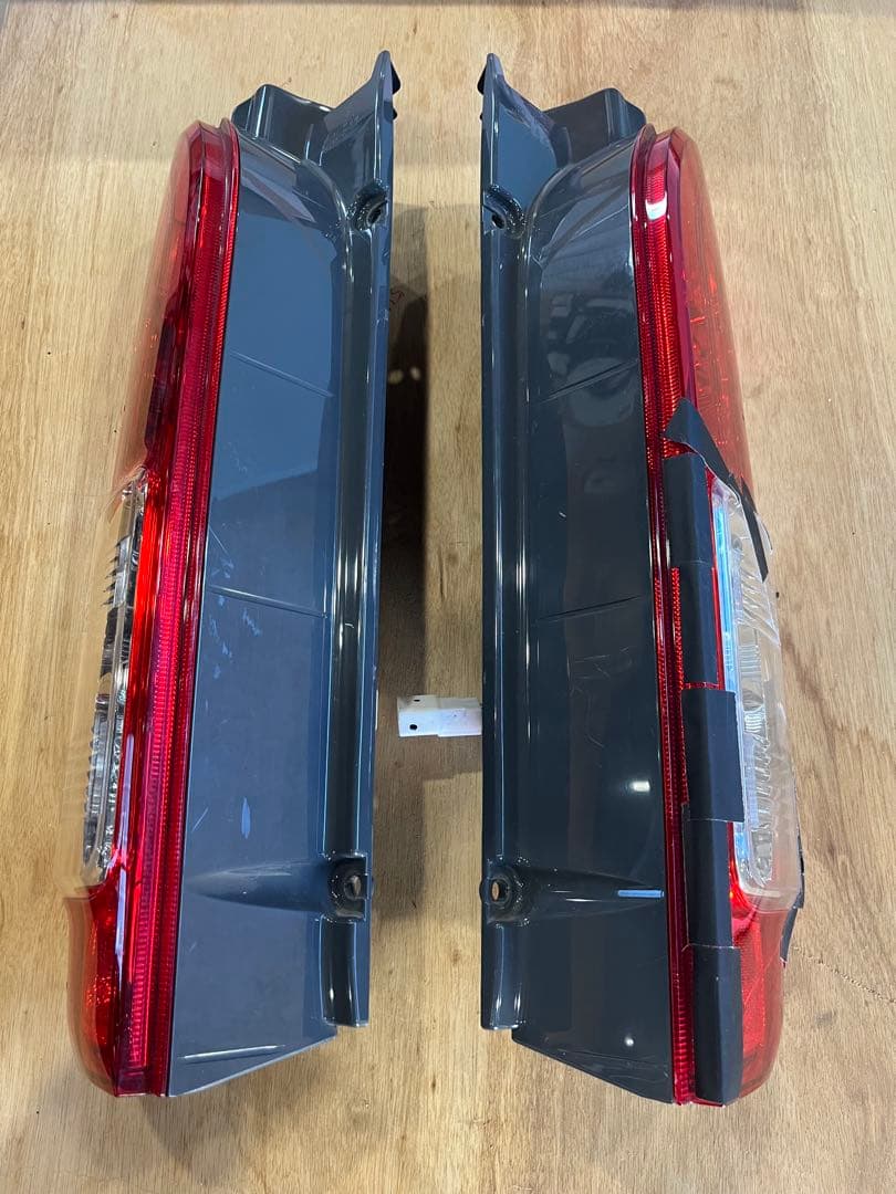 ハイエース テールランプ 純正 4型