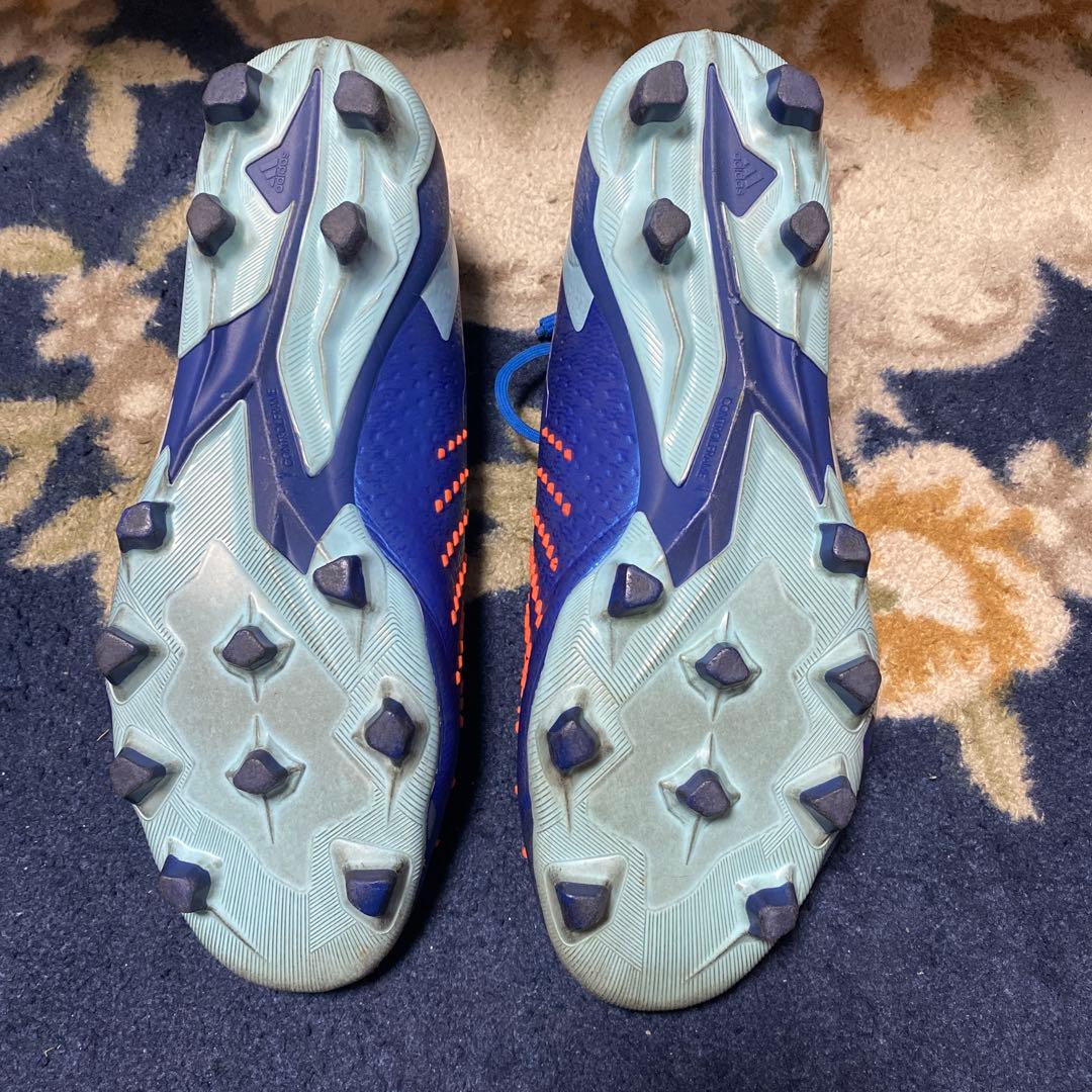アディダス　サッカースパイク　プレデターアキュラシーHG