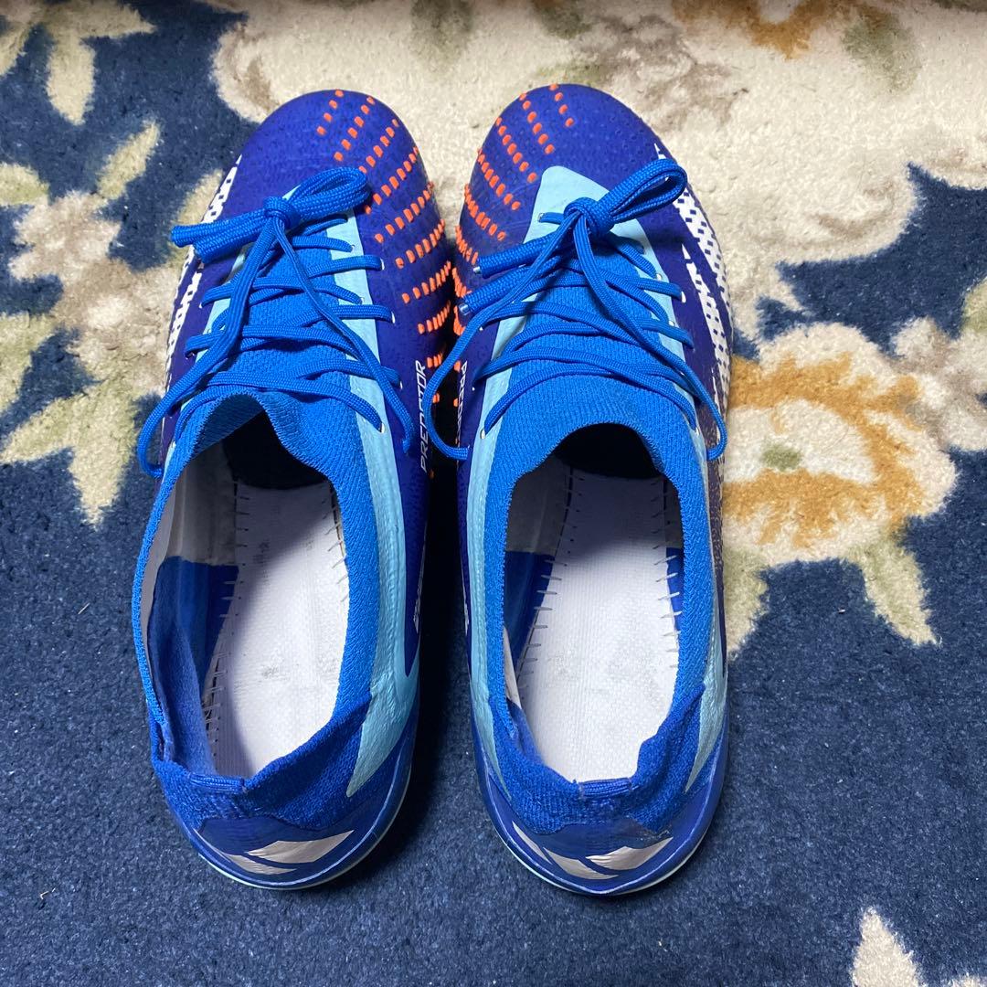 アディダス　サッカースパイク　プレデターアキュラシーHG