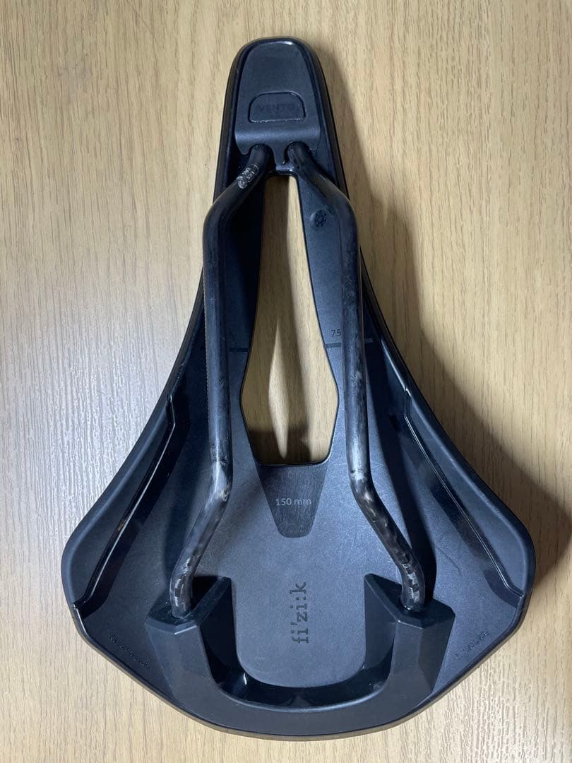 fizik サドル VENTO カーボンレール 150mm