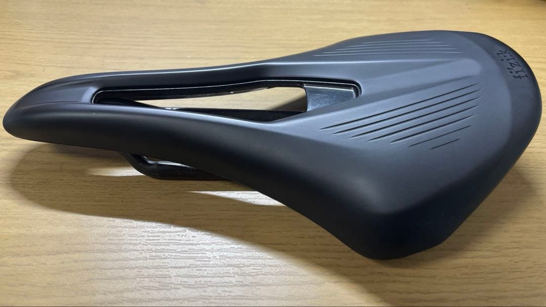 fizik サドル VENTO カーボンレール 150mm