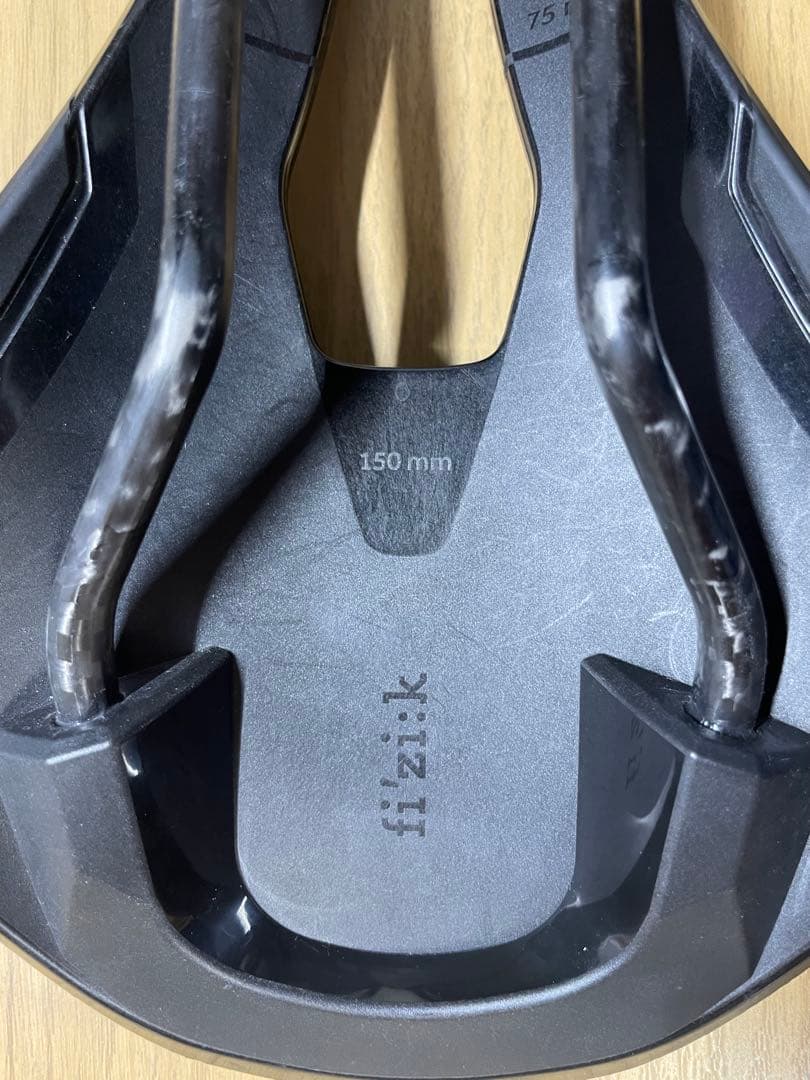 fizik サドル VENTO カーボンレール 150mm