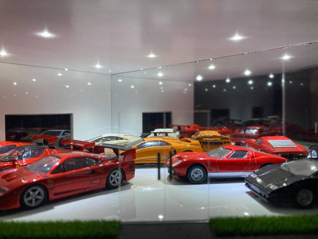 ミニカー専用ジオラマ：1/64 カーディーラーⅥ（光沢カーボン）NEWモデル！