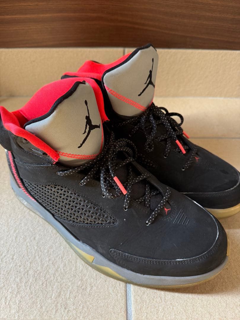ハイカットNIKE JORDAN スニーカー 679680-020