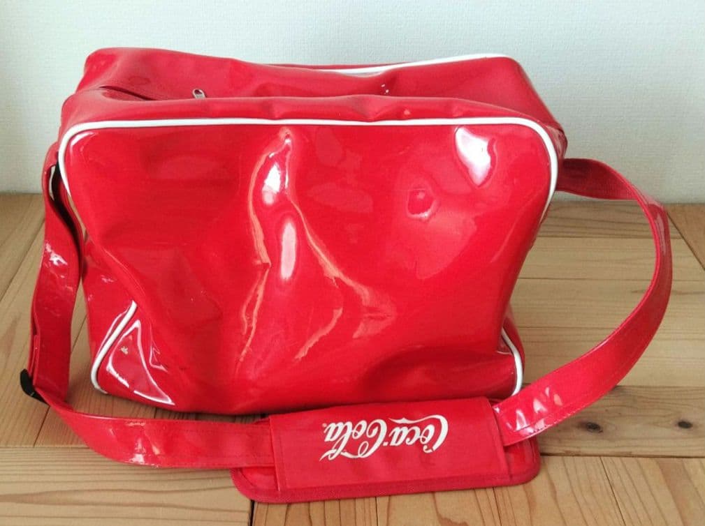 Coca-Cola エナメルバッグ 赤 USED