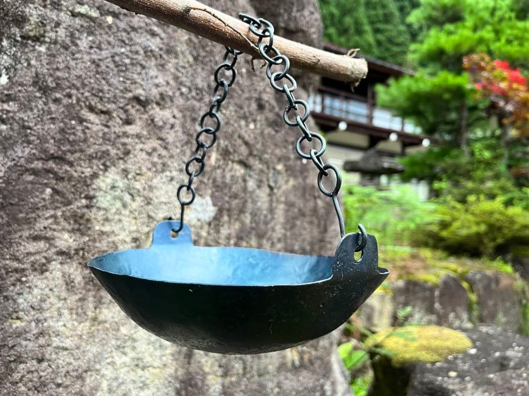 鉄なのに軽い！手作り一点物のいろり鍋。（チェーン付き）