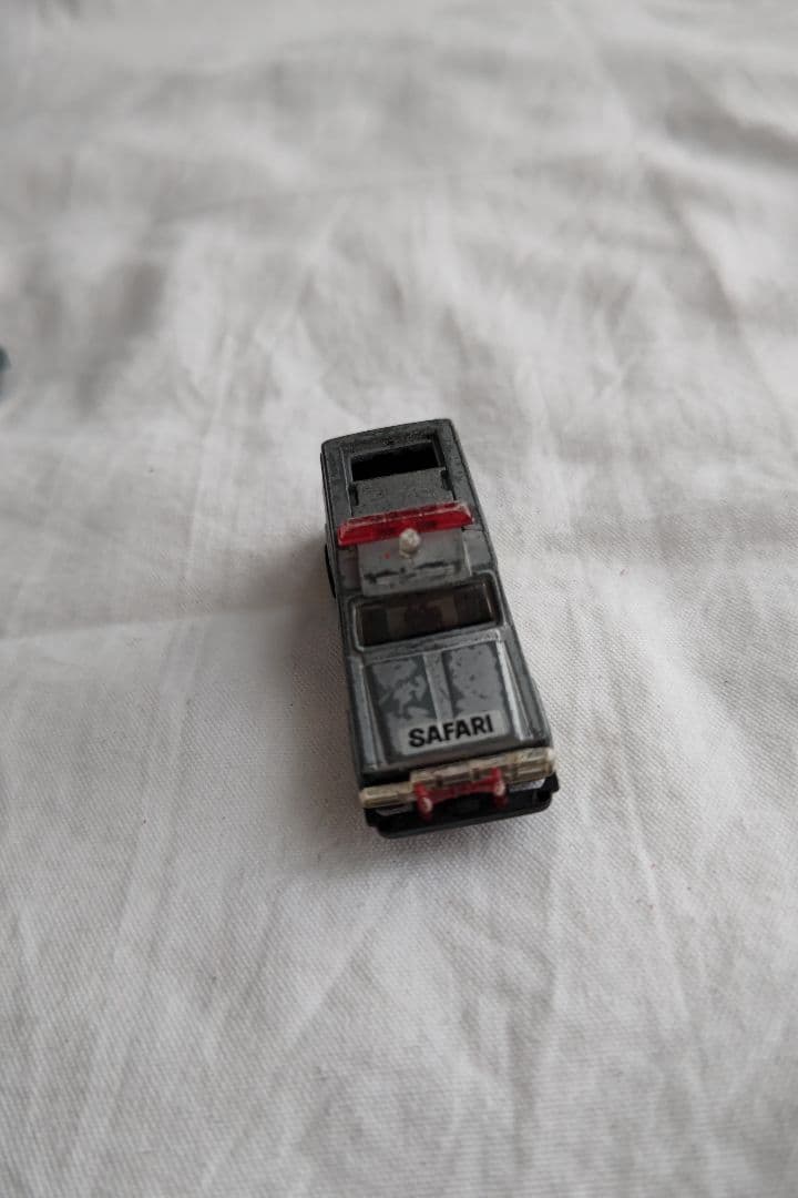 サファリ ミニカー グレー