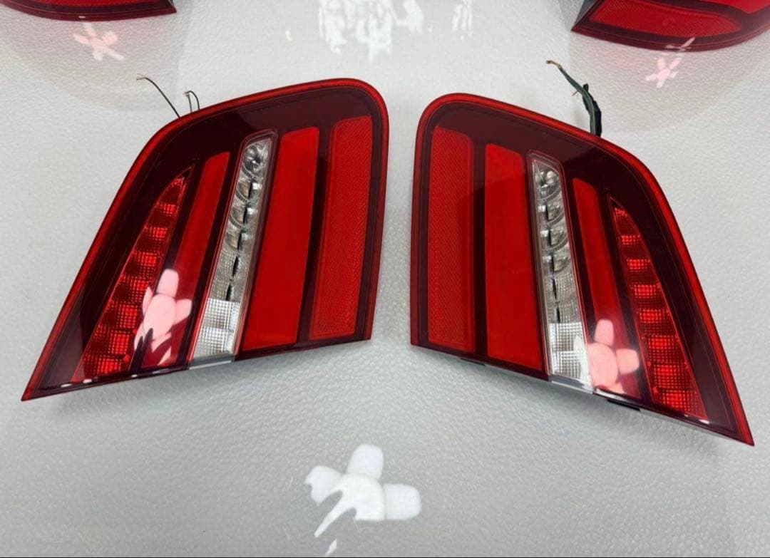ベンツ Bクラス B180 後期 DBA-246242 テールランプ LED