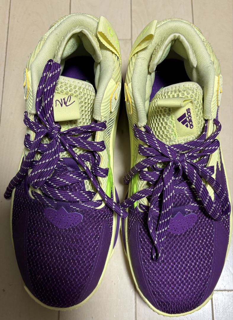 バッシュ　adidas Dame 8