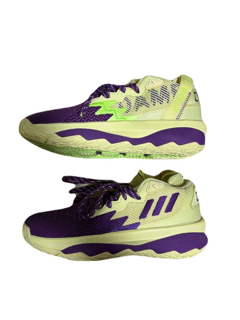 バッシュ　adidas Dame 8