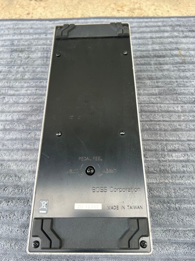BOSS FV-500L エクスプレッションペダル　2