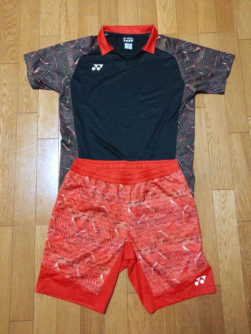 YONEXヨネックス ブラックレッドウェア上下セット