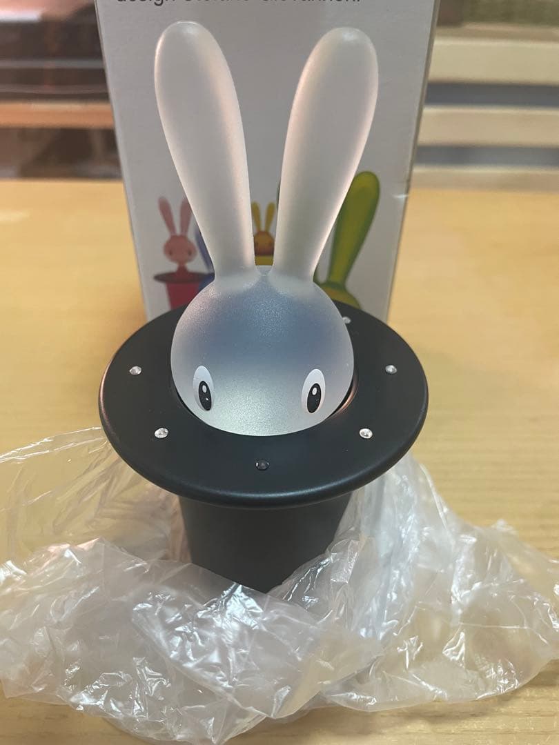 Magic Bunny デザイン ステファノ・ジョバンニーニ