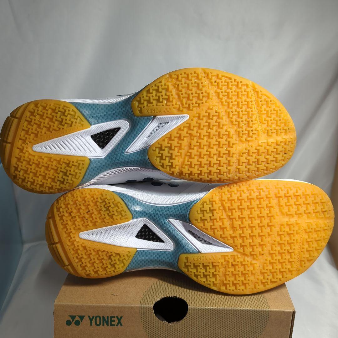 YONEX パワークッション65Zウィメン　ホワイト　23.5cm