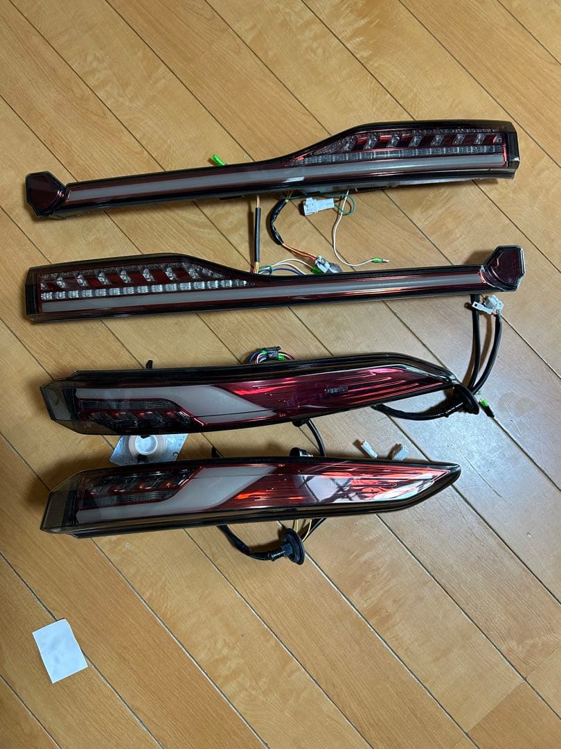 VALENTI 80ハリアーテールランプ オンライン限定モデル(アッパーのみ)
