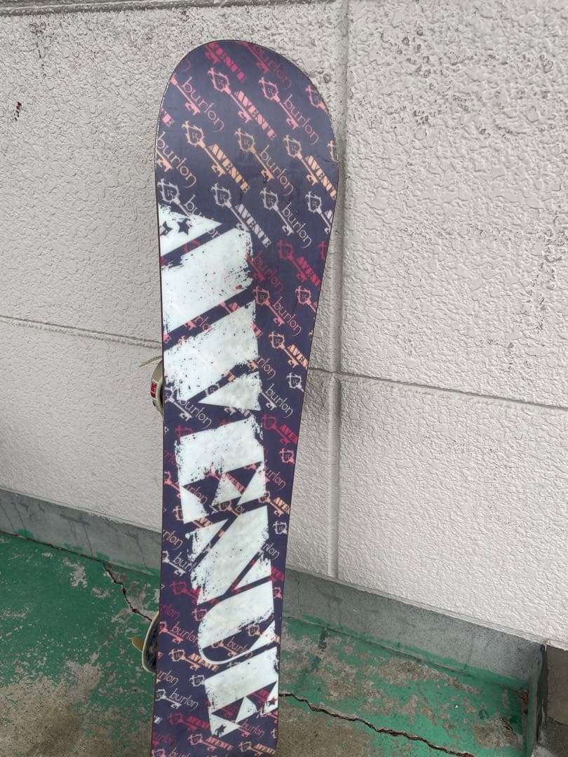 【リユース品】BURTON バートン　スノボー板　ビンディング付　146ｃｍ