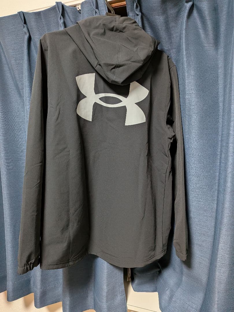 【新品】UNDER ARMOUR ブラック ウィンドブレーカー