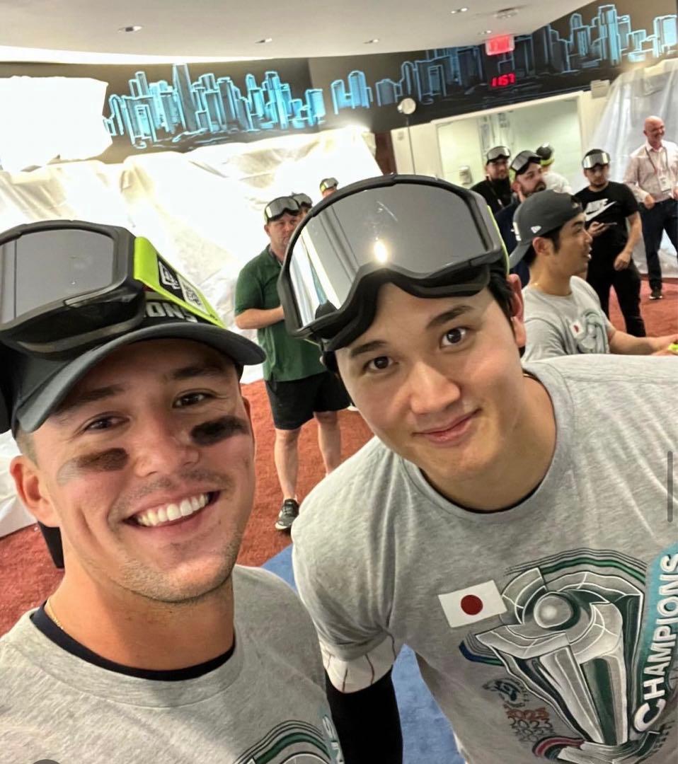 【新品未開封】オーセンティックTシャツWBC優勝記念　Mサイズ