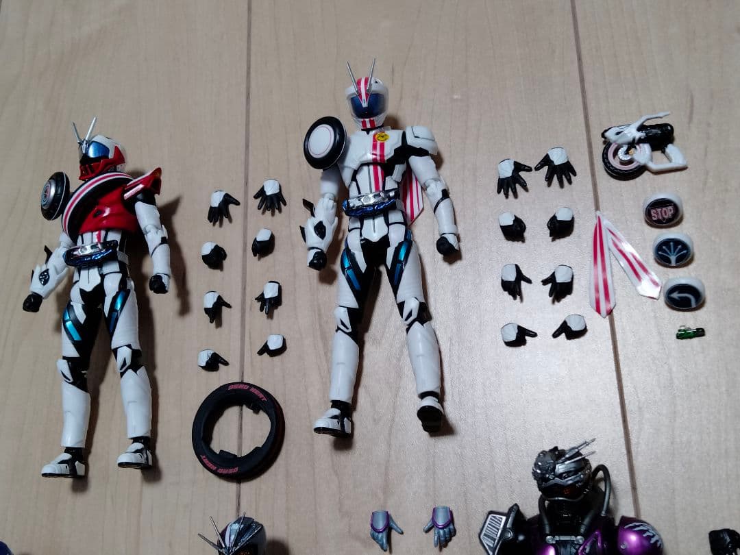 フィギュアーツ 仮面ライダーマッハ、チェイサー5体セット