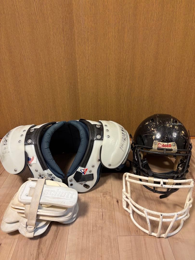 Sサイズショルダーパッドとヘルメットセット