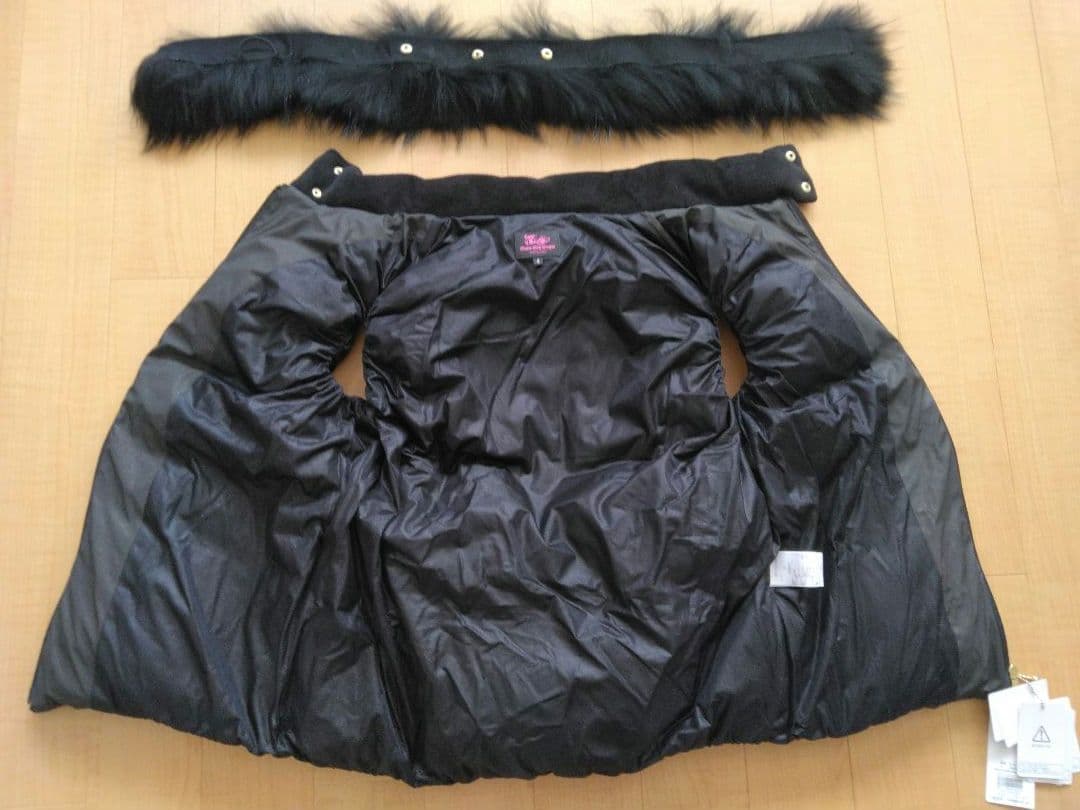 【新品】ダンスウィズドラゴン ラクーンファー付き 黒ダウンベスト サイズ４