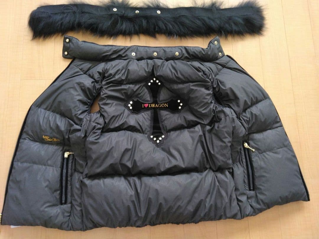 【新品】ダンスウィズドラゴン ラクーンファー付き 黒ダウンベスト サイズ４