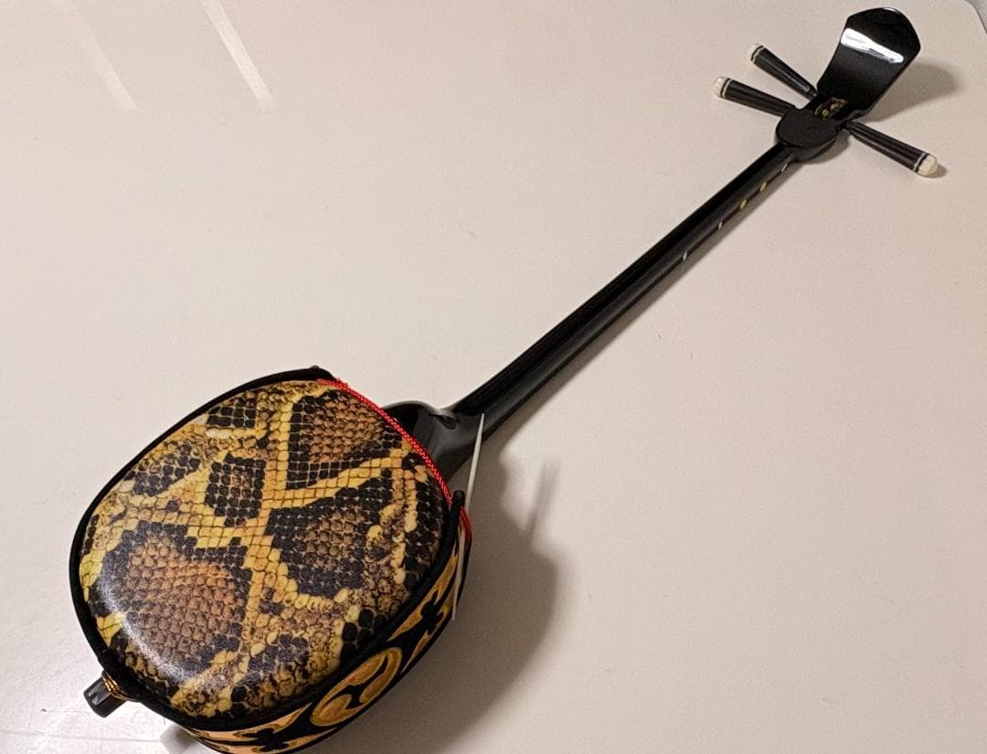 Ｙ【中古品】初心者向け！三線 《扱いやすい人工革製》ケース付き 沖縄 S