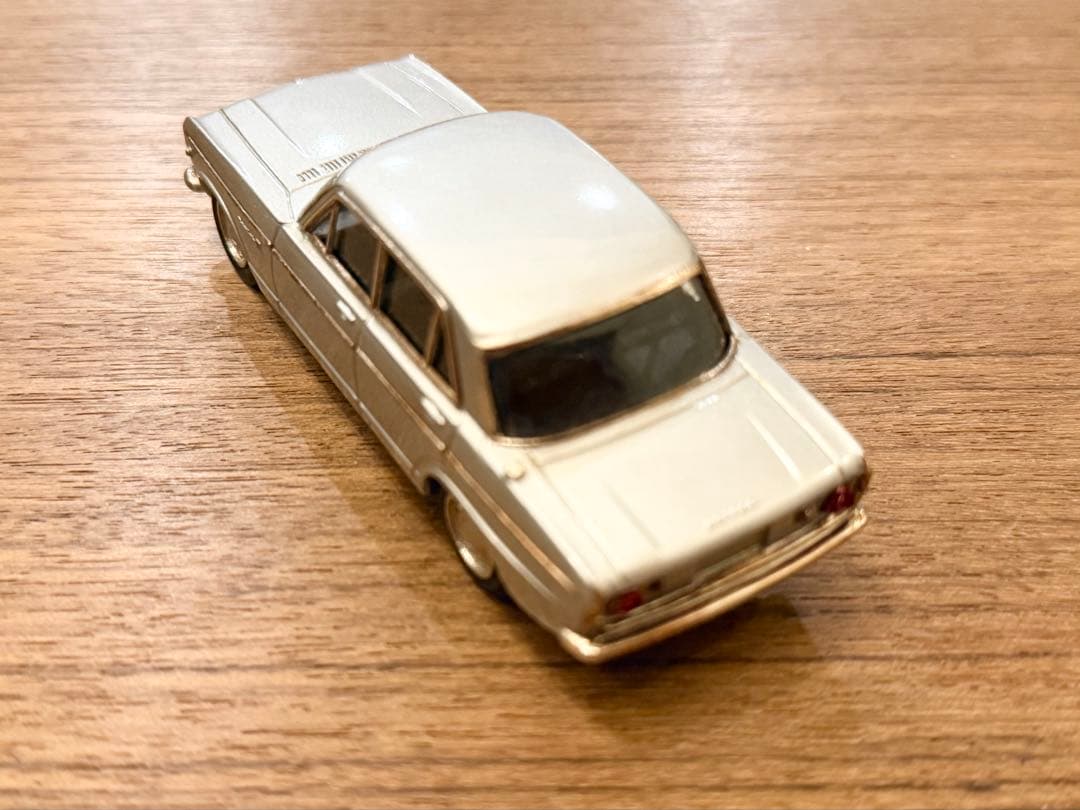 中古品 1/43 アドバンスピリット プリンス スカイライン 2000 シルバー