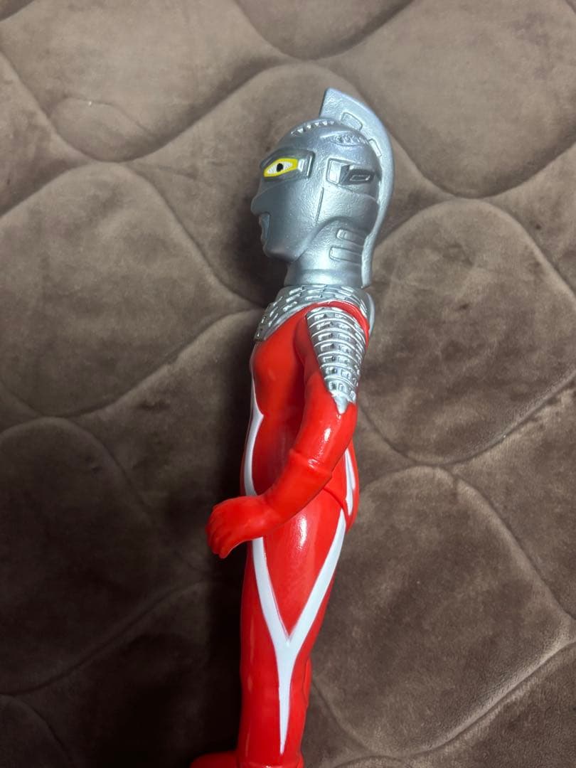 H*e様 ブルマァク　Sウルトラセブン（シルバー）　メトロ星人ちゃぶ台付き（レッ
