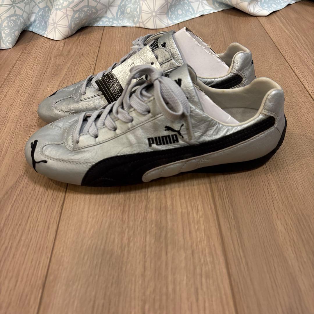 値下げ中　新品未使用/PUMA タウンシューズ　シルバー/ブラック　トレーニング