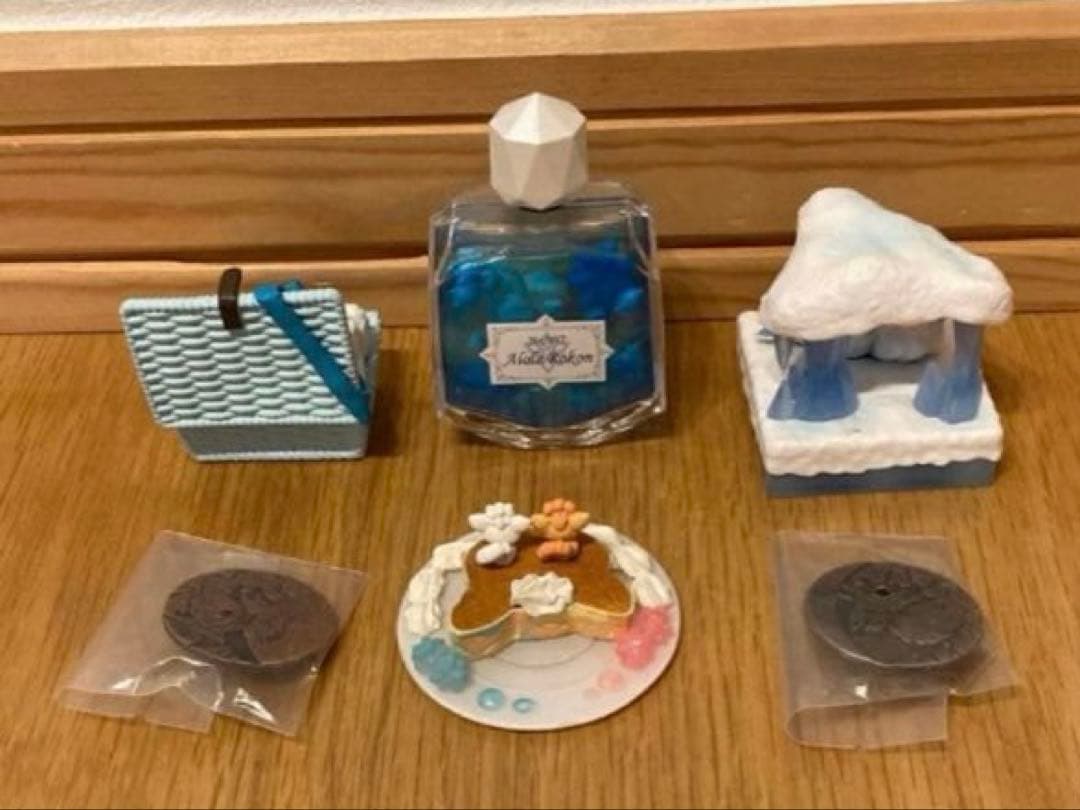 ポケモン　アローラロコン　アローラのすがた　ロコン　フィギュア　ピンズ