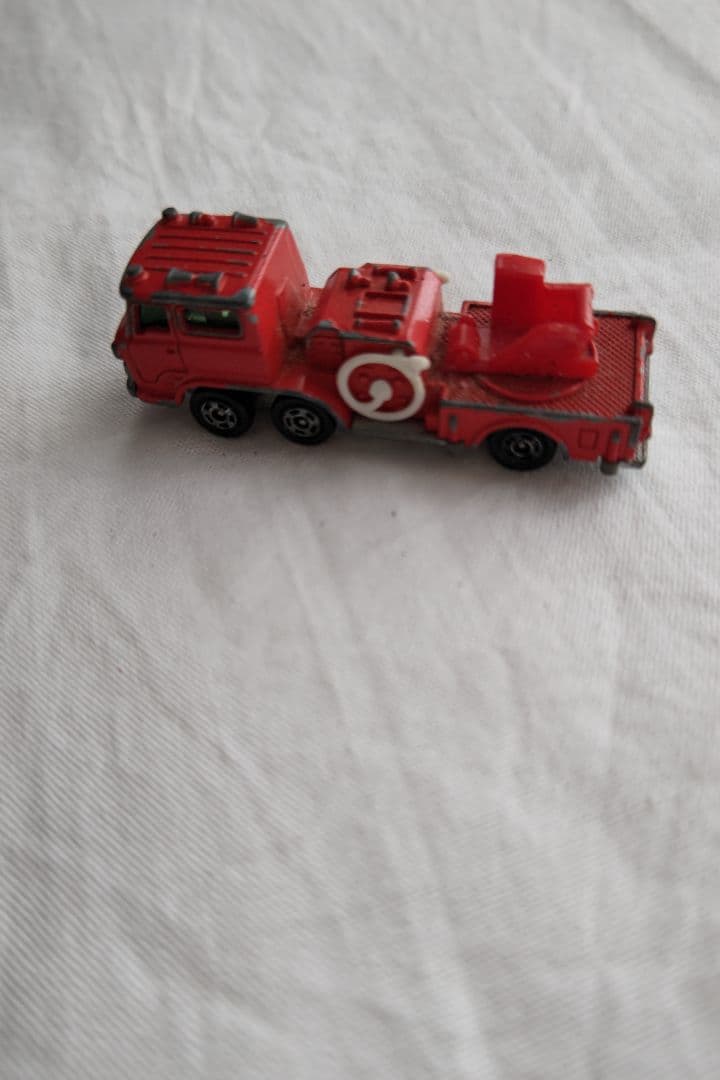 トミカ 赤いミニカー