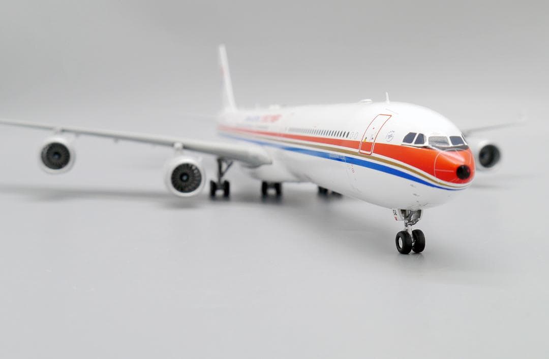 中国東方航空 A340-600 B-6052 1/200