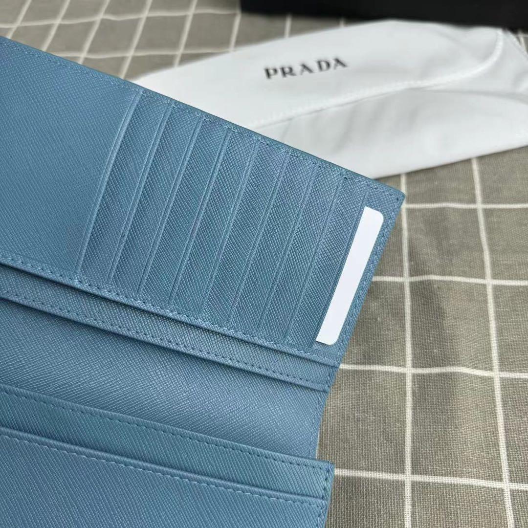 PRADA ノベルティ プラダ 二つ折り長財布 青
